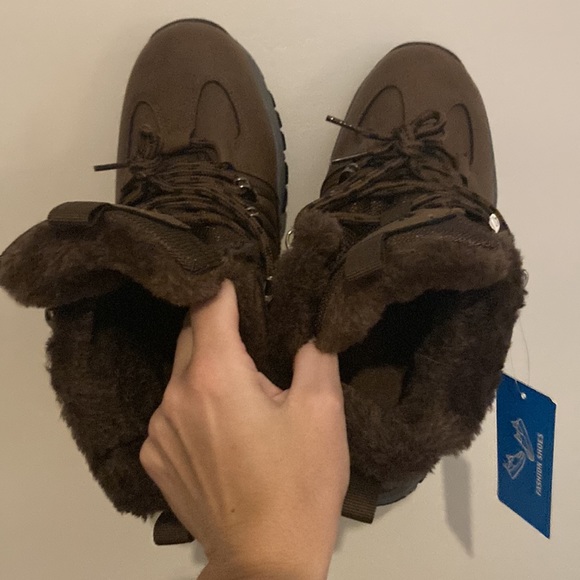 NWT winter boots!❄️❄️❄️❄️ - Picture 5 of 7